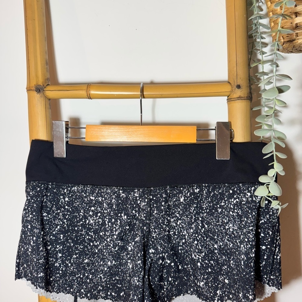 Lululemon Fast and Light Short - Size 6 - Picture 2 of 7